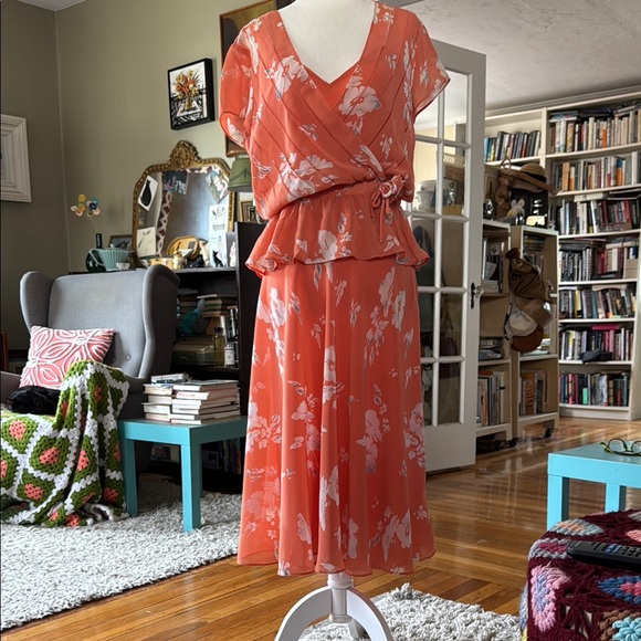 Albert Nipon Coral Dress with White Floral Pattern - Picture 9 of 9